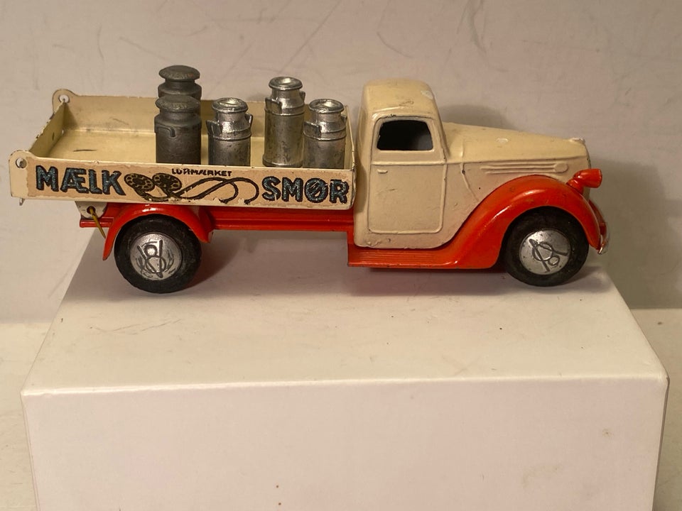 Modelbil, Tekno Ford V8 mælkebil Nr