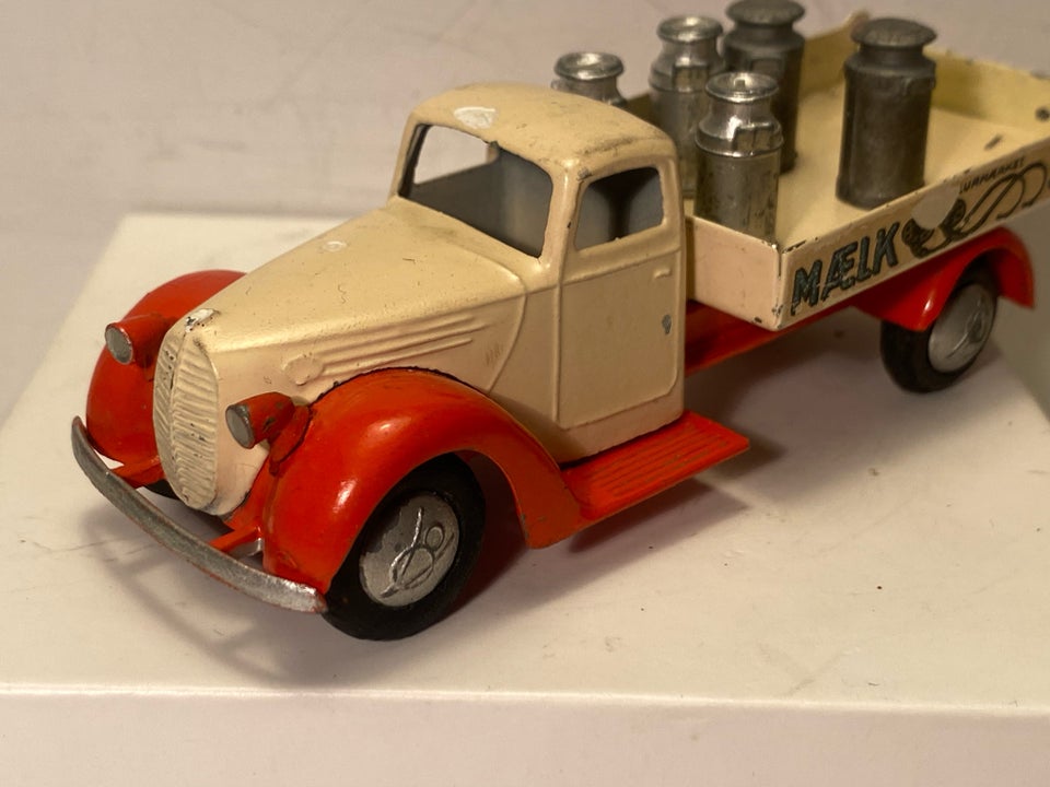 Modelbil, Tekno Ford V8 mælkebil Nr