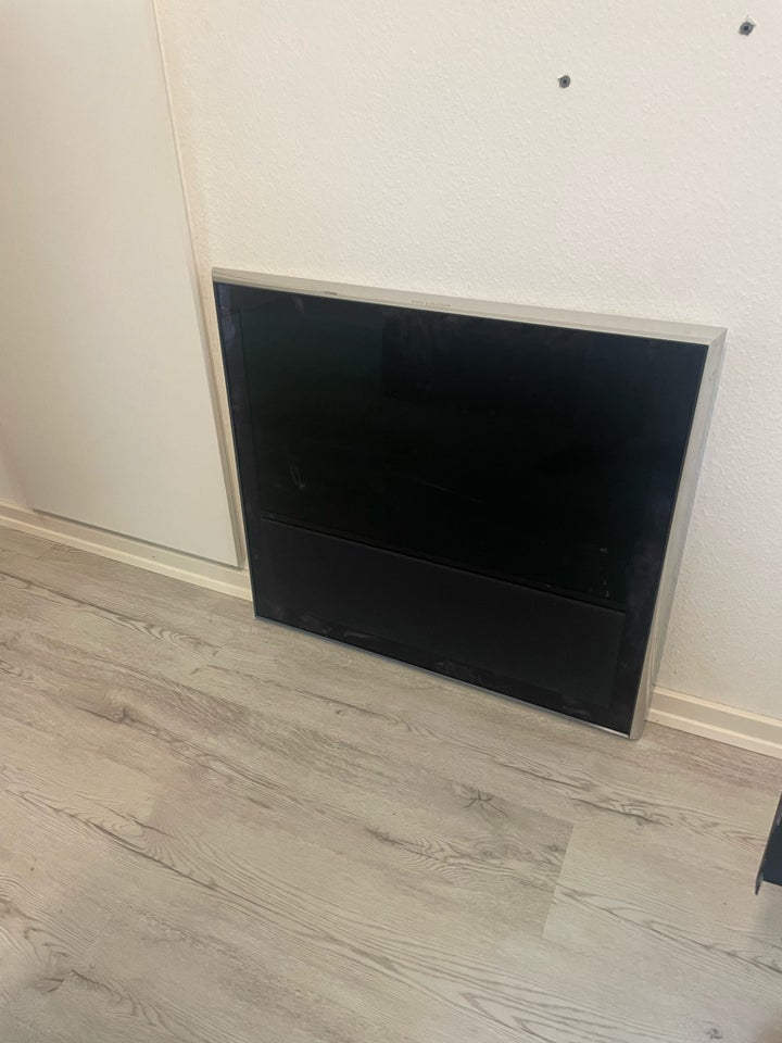 Bang  Olufsen, 10-32, 32"