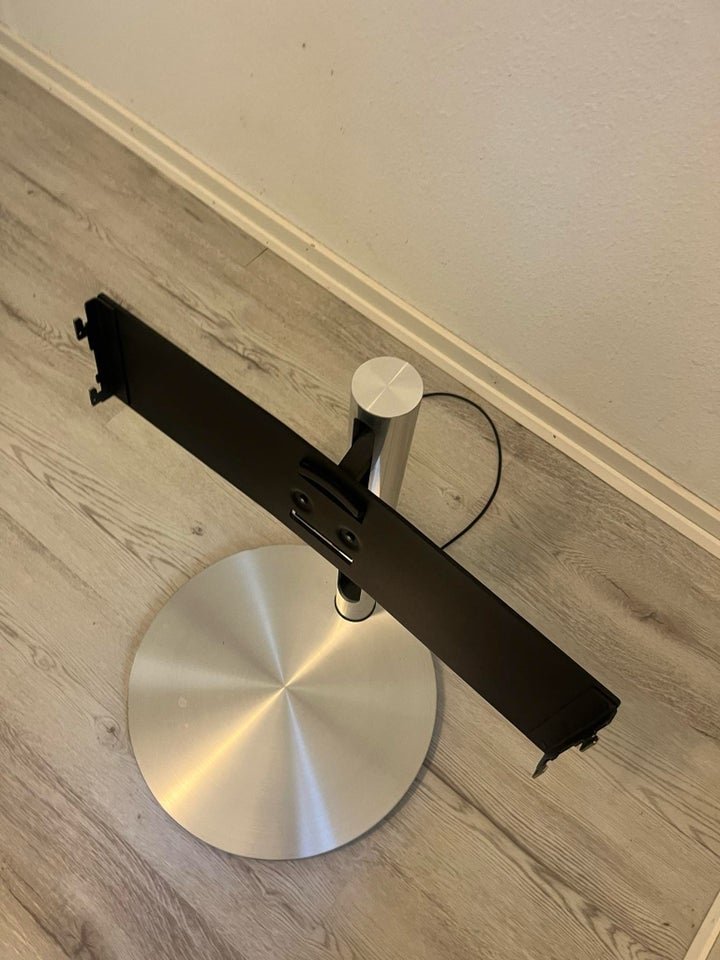 Bang  Olufsen, 10-32, 32"