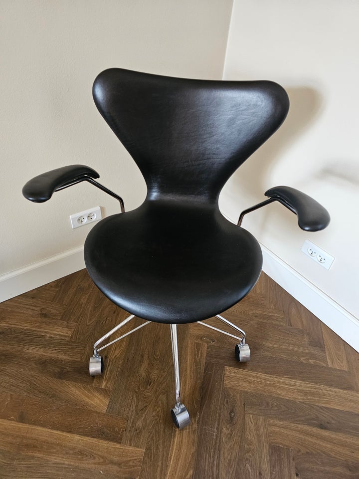 Arne Jacobsen, 3217 , Kontorstol