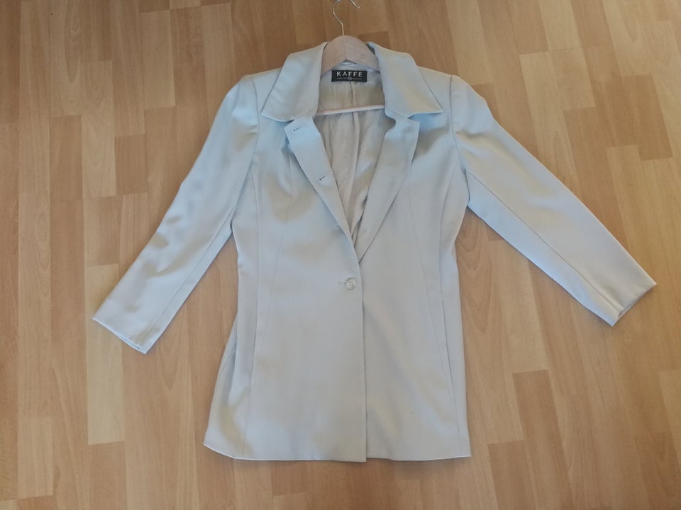 Blazer, str. 38, Kaffe