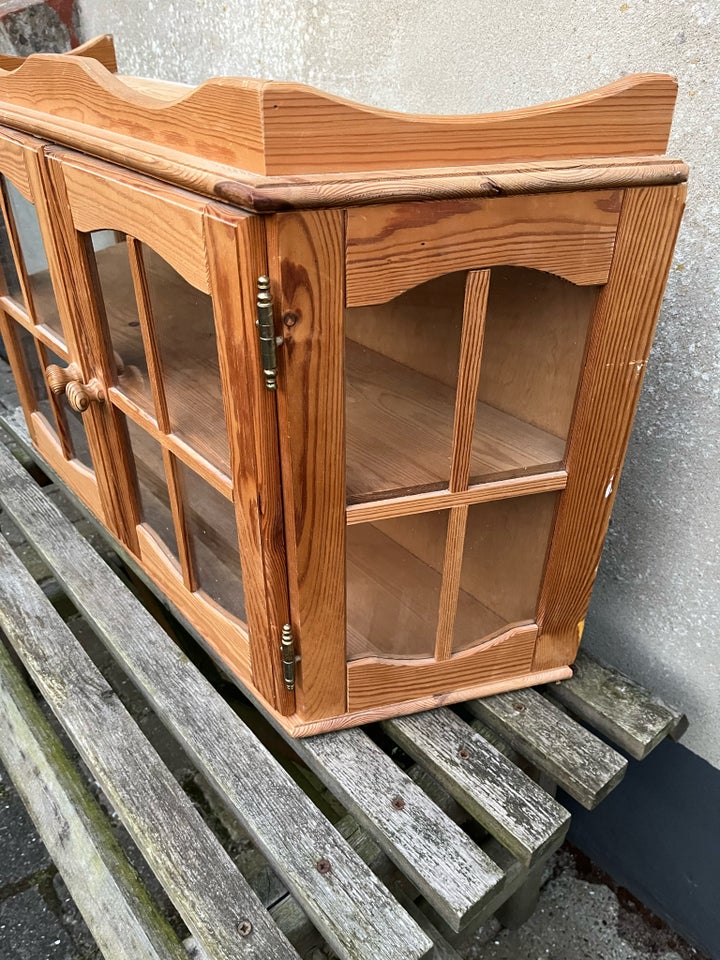 Hængevitrine, b: 79 d: 23 h: 45