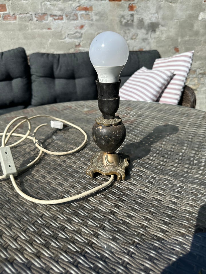 Lampe, Antik i træ og metal