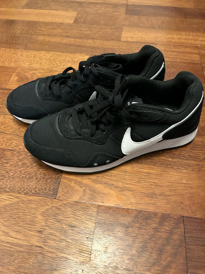 Sneakers Nike  str 405