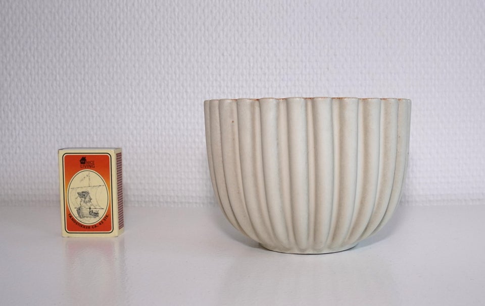 Ældre rillet keramik krukke 5063 /