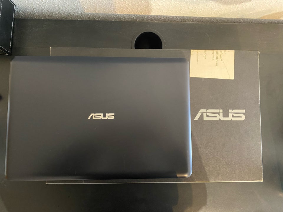 Asus, 4 GB ram, 500 GB harddisk