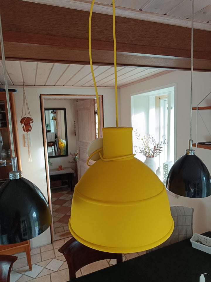 Anden loftslampe, Muuto