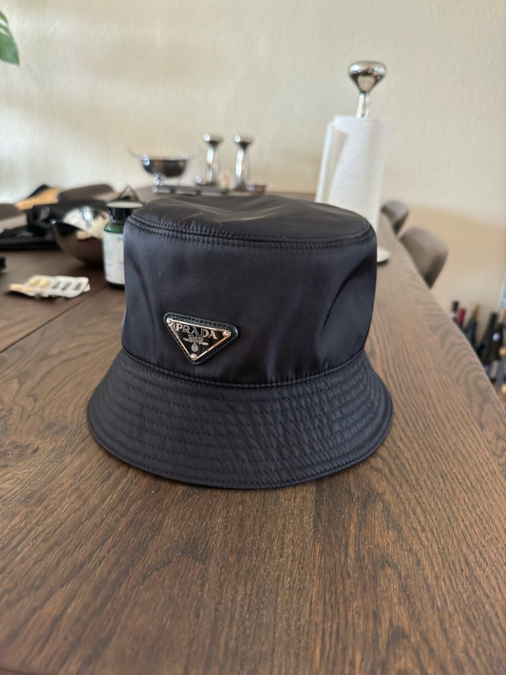 Hat Prada str L