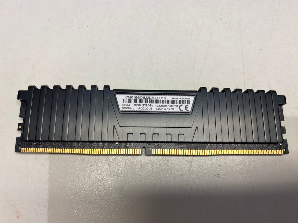 Corsair 8GB DDR4 SDRAM