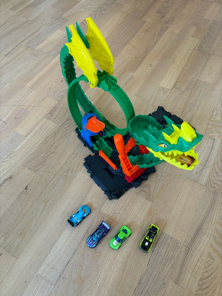 Hotwheels dragon drive med 4 biler