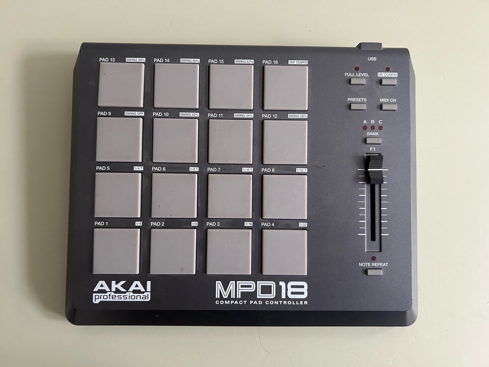 MIDI Controller Akai MPD18