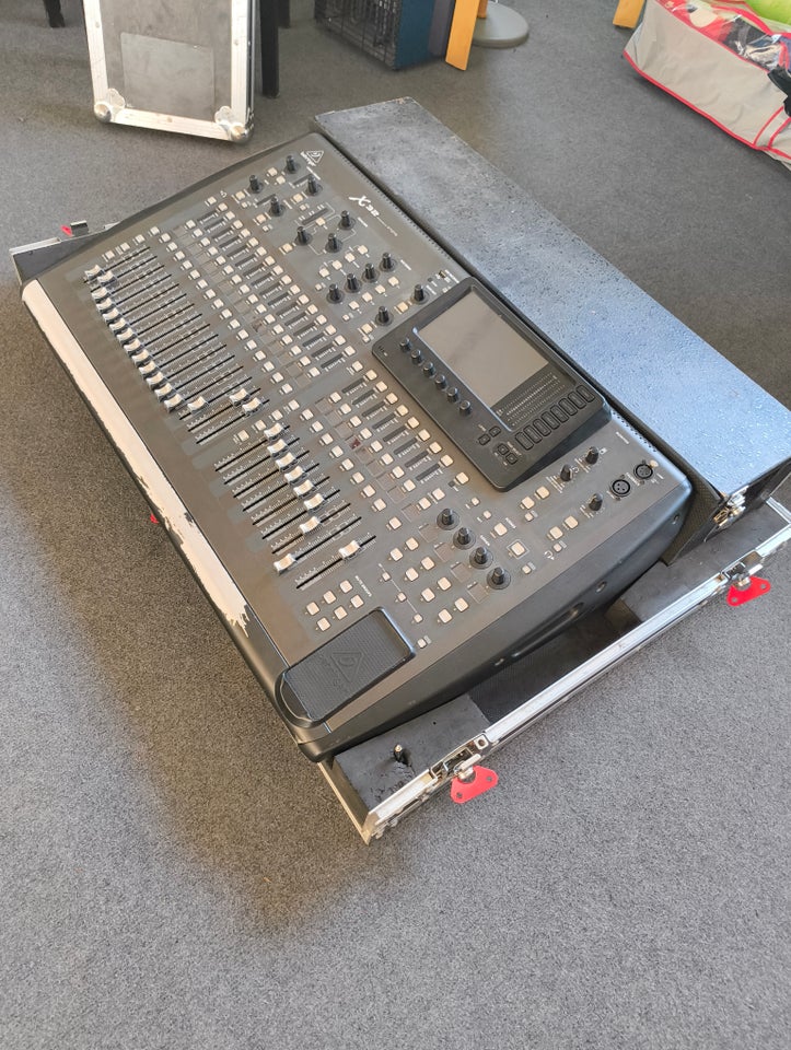 Mixer, Behringer X32