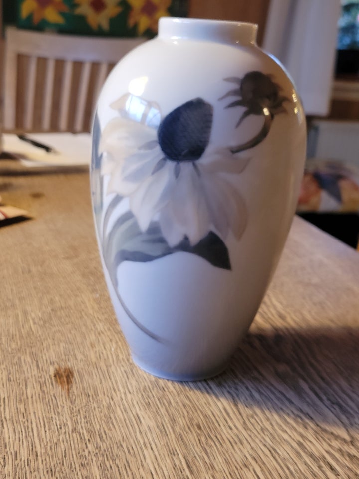 Vase, Porcelæn , 60 år gl.