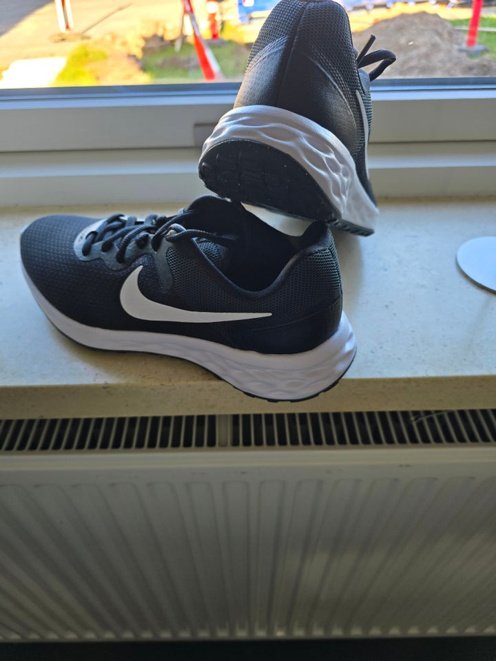 Sneakers, str. 39, Nike Revolution