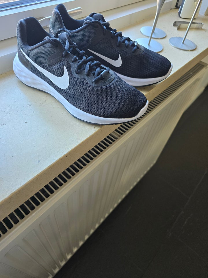 Sneakers, str. 39, Nike Revolution