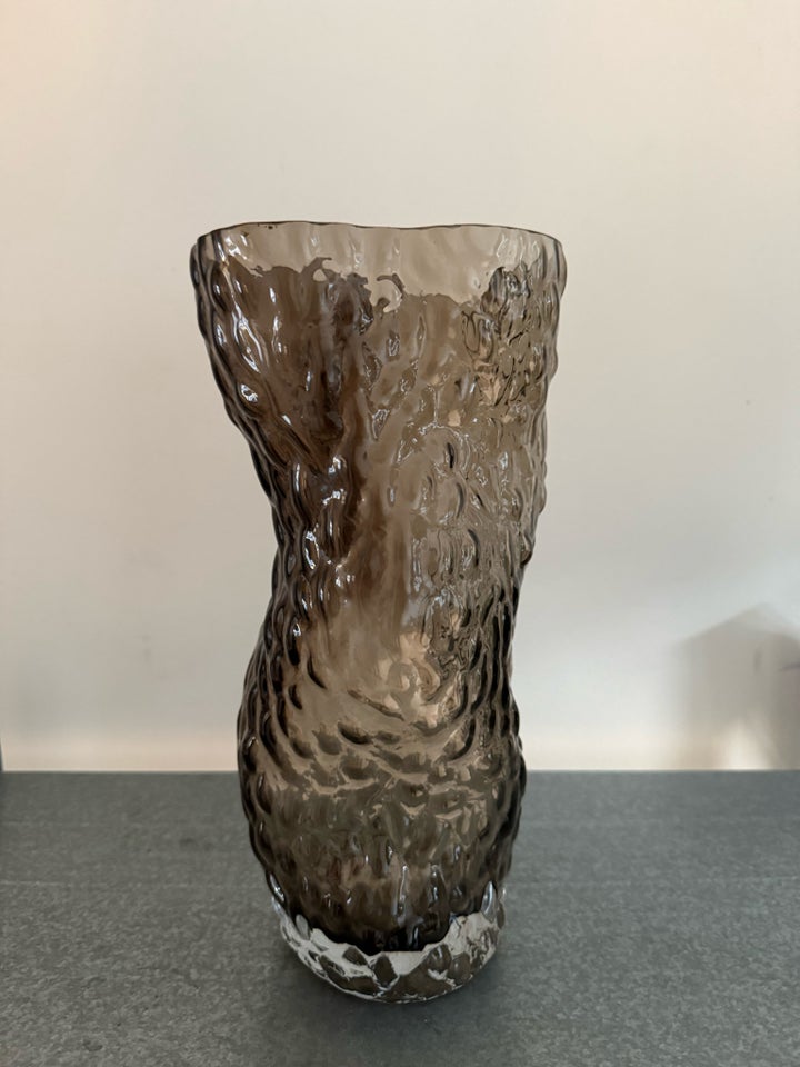 Ostrea vase, smoke, Hein Studio