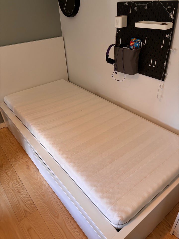 Enkeltseng, Ikea, b: 104 l: 200