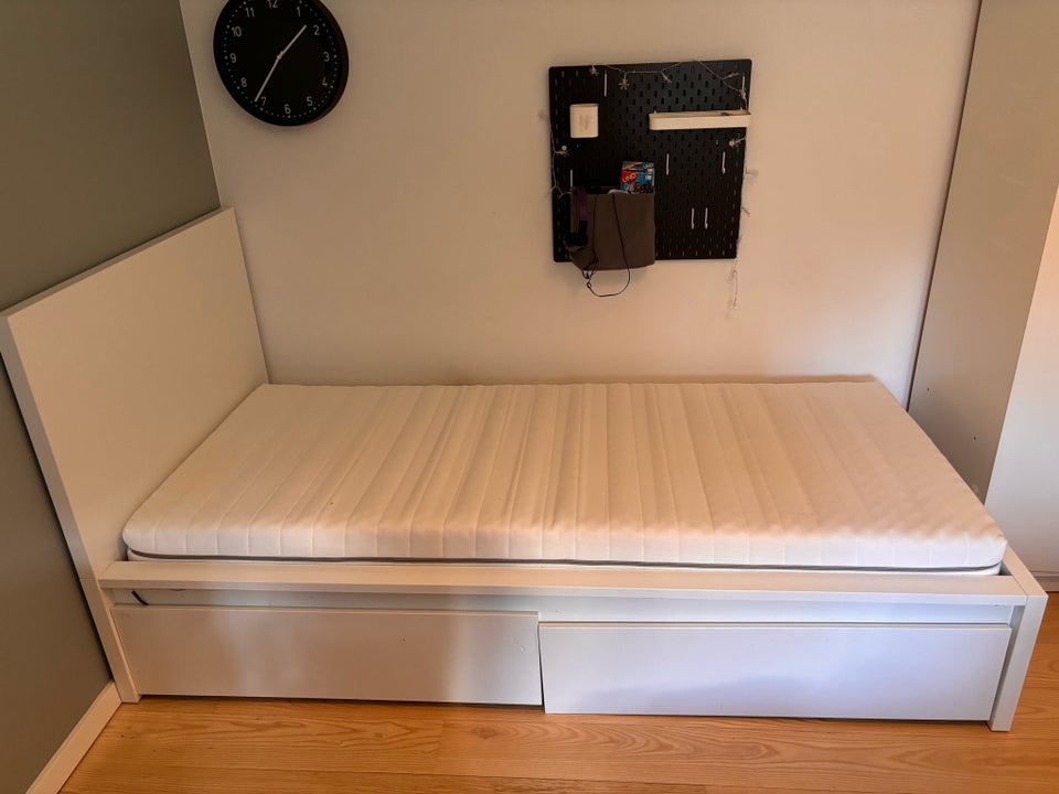 Enkeltseng, Ikea, b: 104 l: 200