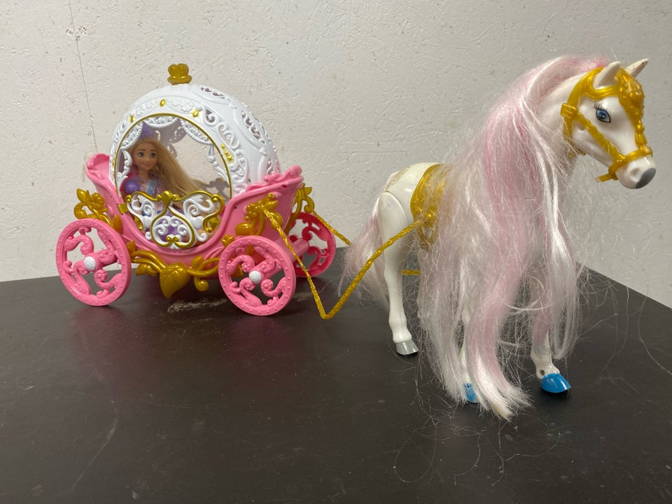 Barbie, Rapunzel i karet med hest