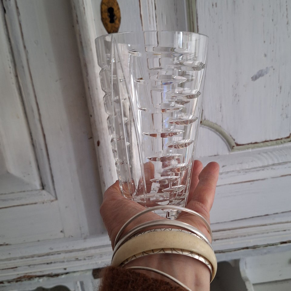 Krystal vase, Amdet