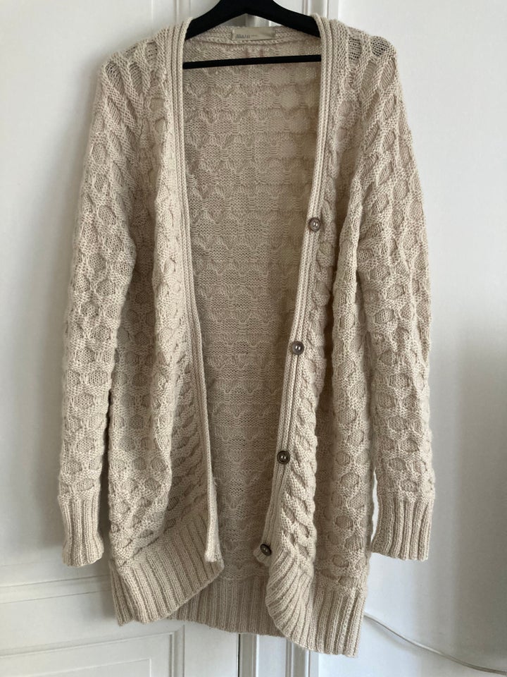 Cardigan, Aiayu, str. 38