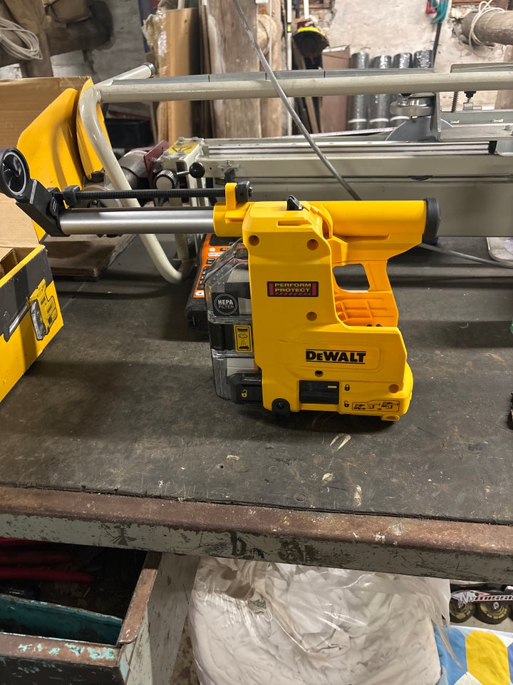 Borehammer, DeWalt