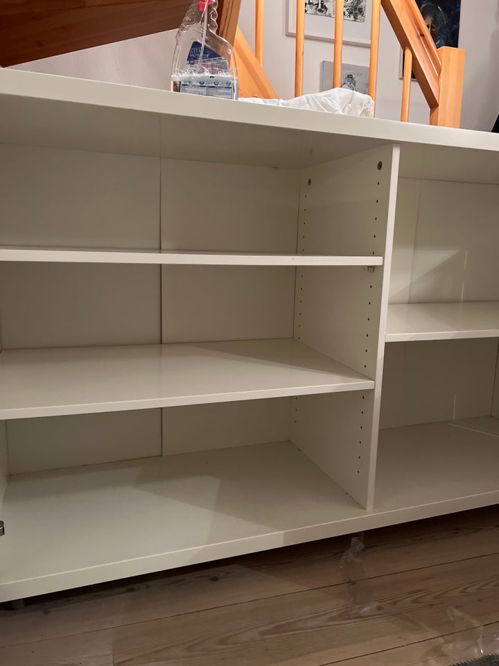 Andet skab, Ikea skab m 2 låger og