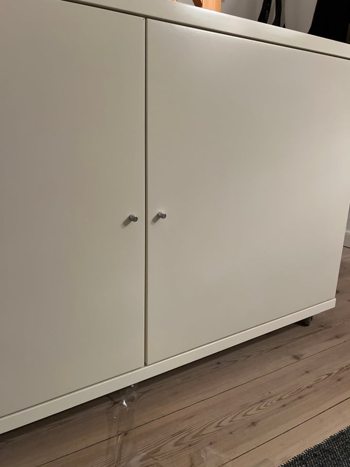 Andet skab, Ikea skab m 2 låger og