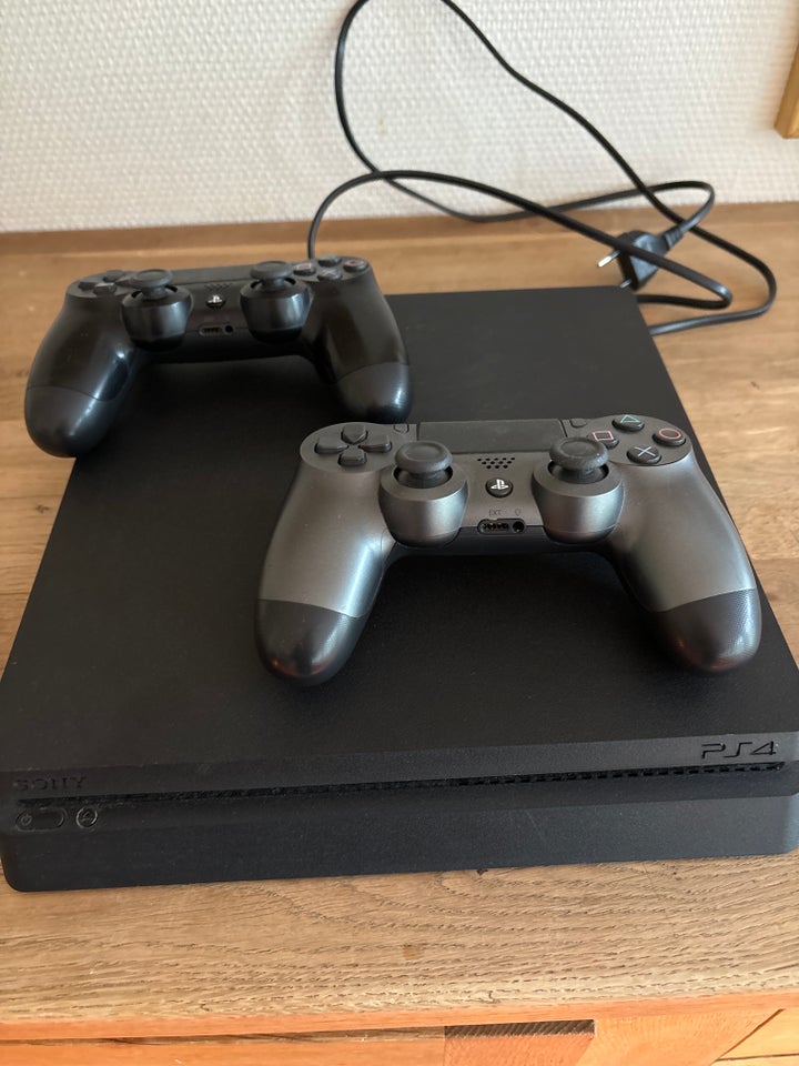 Playstation 4, Slim. CUH-2216B,