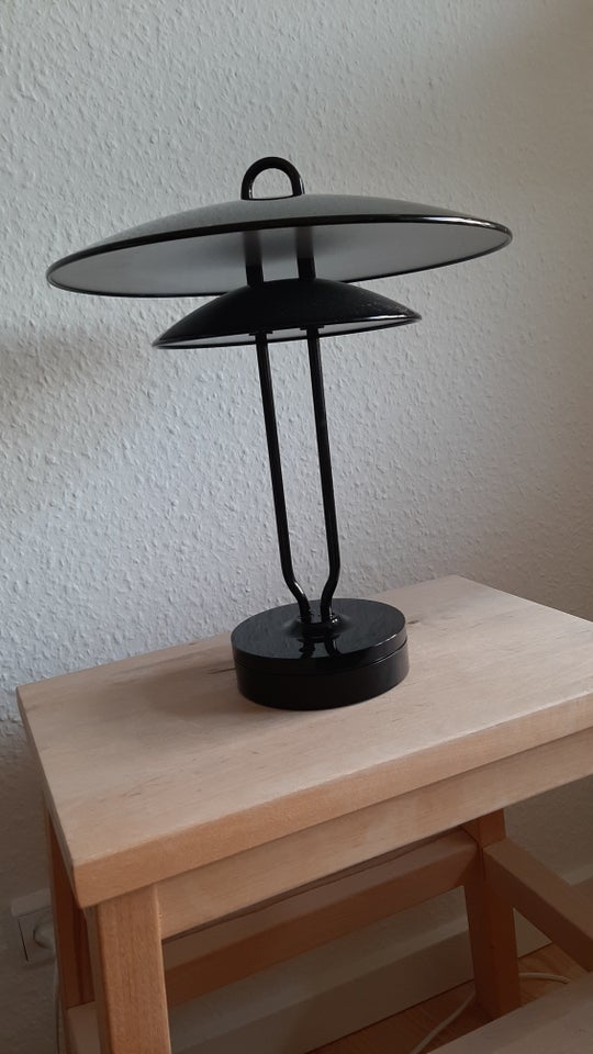 Anden bordlampe, Hyldest til