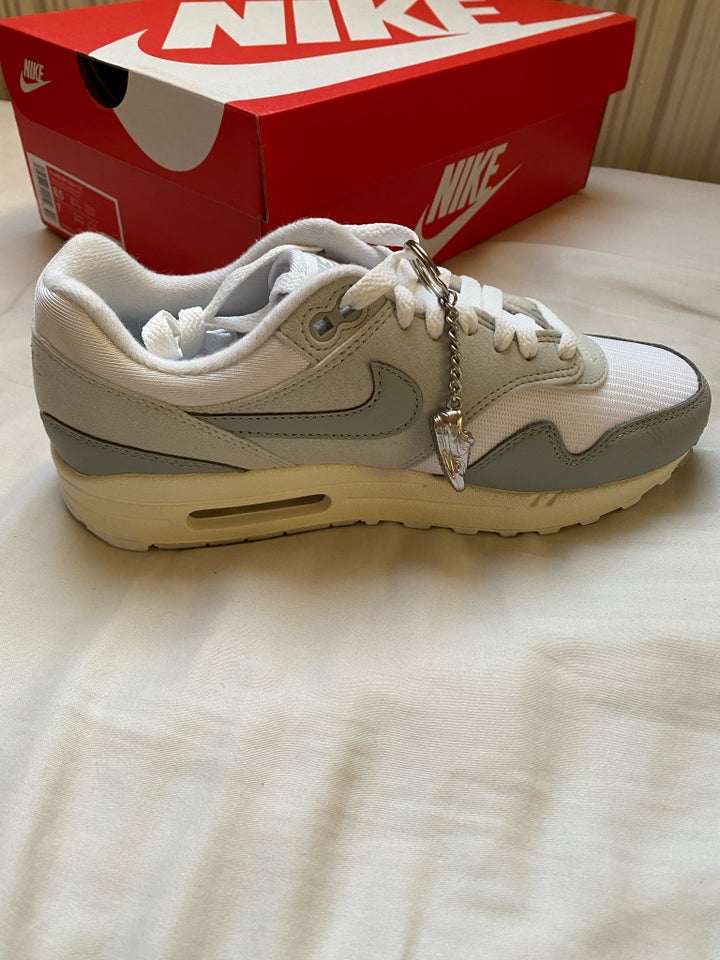 Sneakers, str. 39, Nike Air Max 1 87