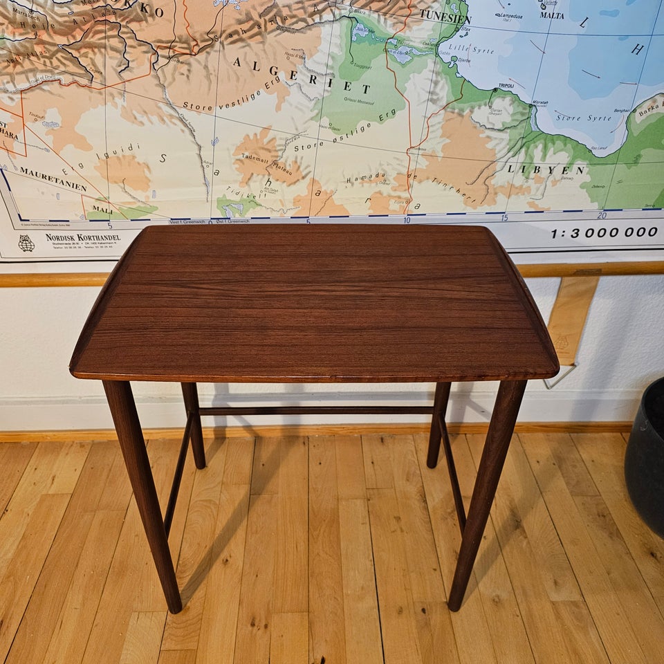 Smukt retro sidebord, Teak