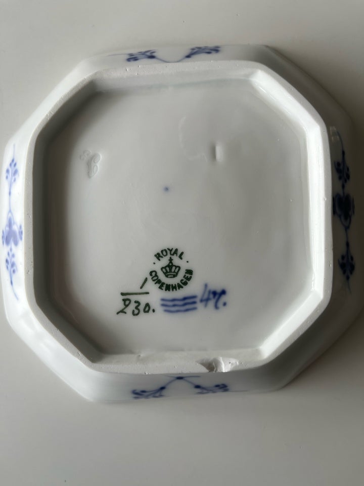 Porcelæn 8 - kantet skål  Royal