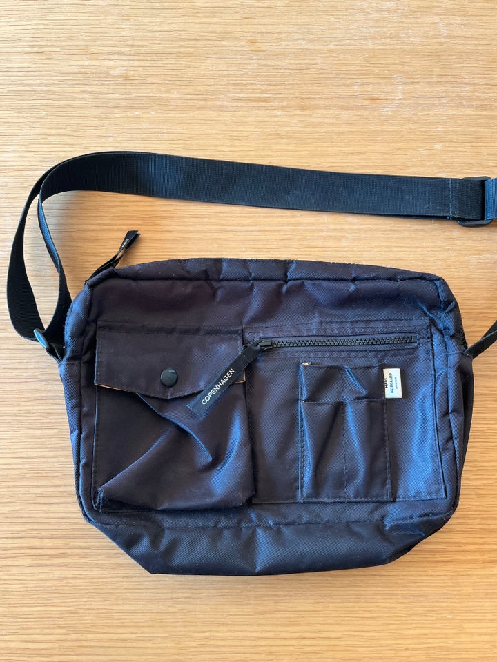 Crossbody, Mads Nørgaard