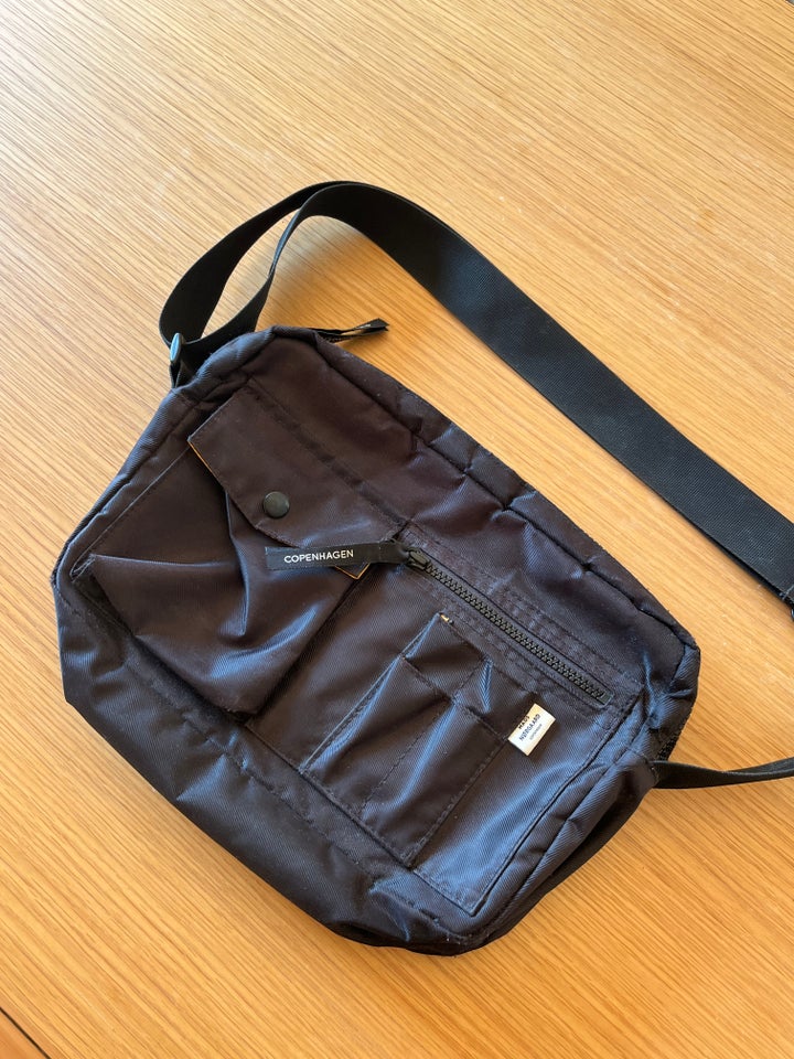 Crossbody, Mads Nørgaard