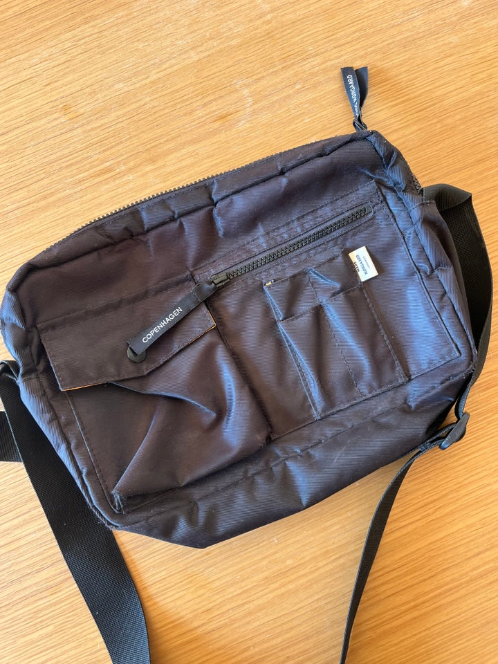 Crossbody, Mads Nørgaard