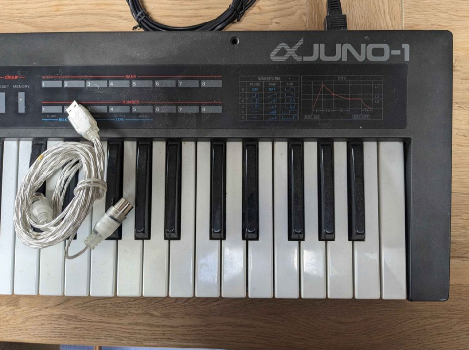 Synthesizer Roland Alpha Juno 1