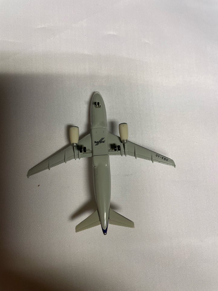 Modelfly, HERPA A-319, skala 1/500