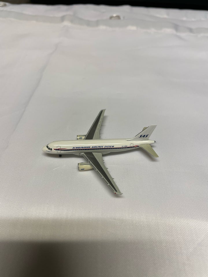 Modelfly, HERPA A-319, skala 1/500