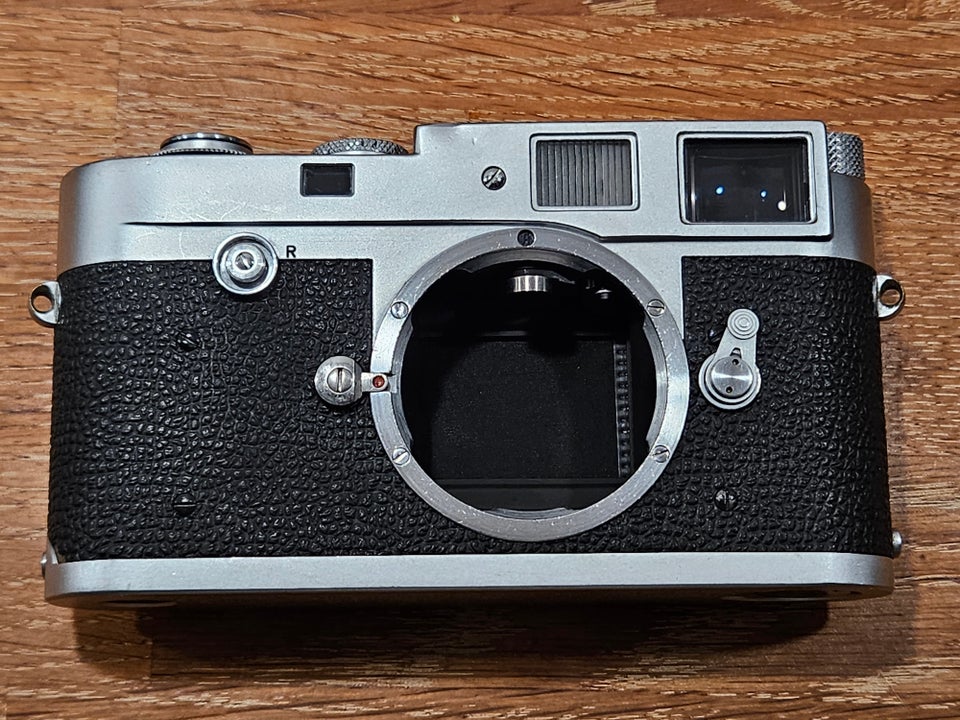 Leica, M2 button rewind