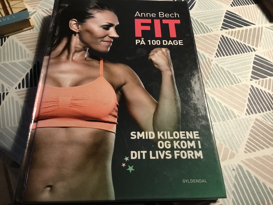 Fit på 100 dage, Anne Bech, emne: