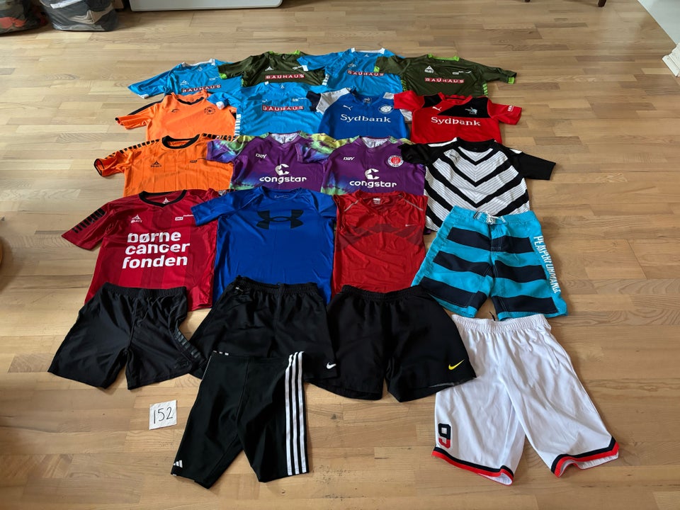 Sportstøj, Nike, Adidas