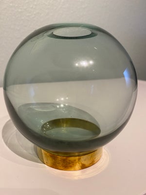 Glas Globe Vase med stand Ø17 AYTM