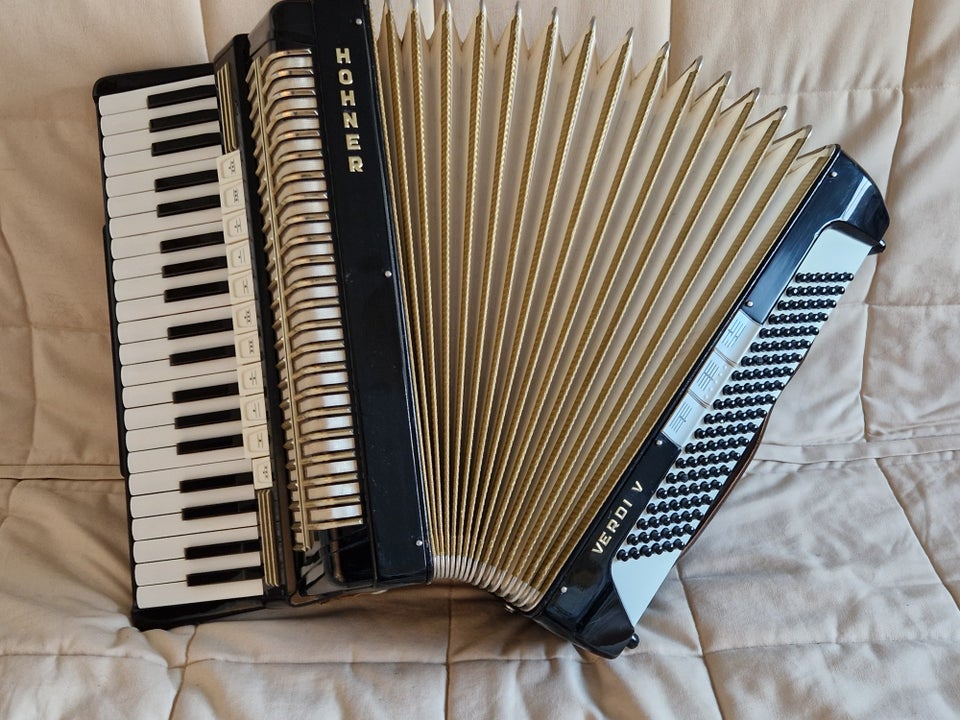 Pianoharmonika, Hohner Verdi V