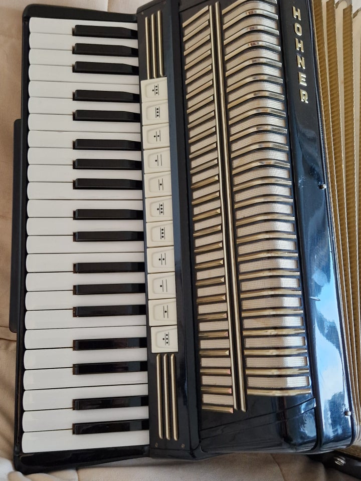 Pianoharmonika, Hohner Verdi V