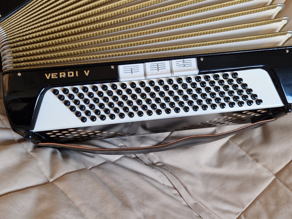 Pianoharmonika, Hohner Verdi V