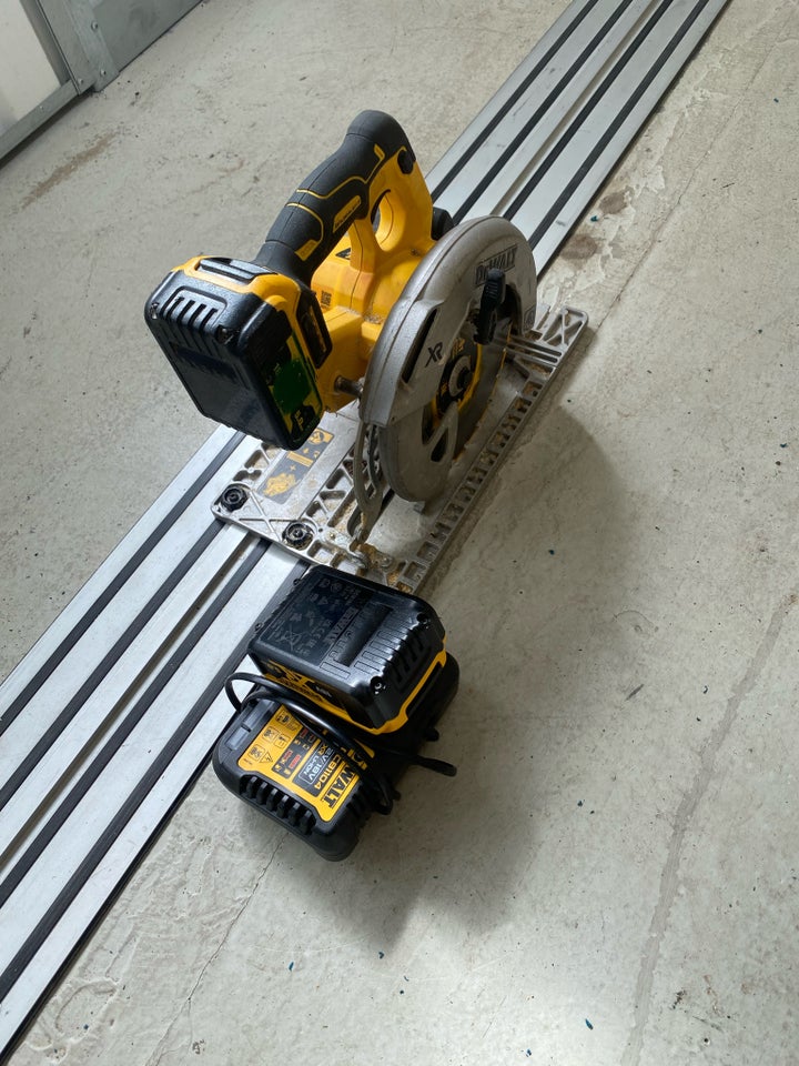 Rundsav DeWalt DCS 572