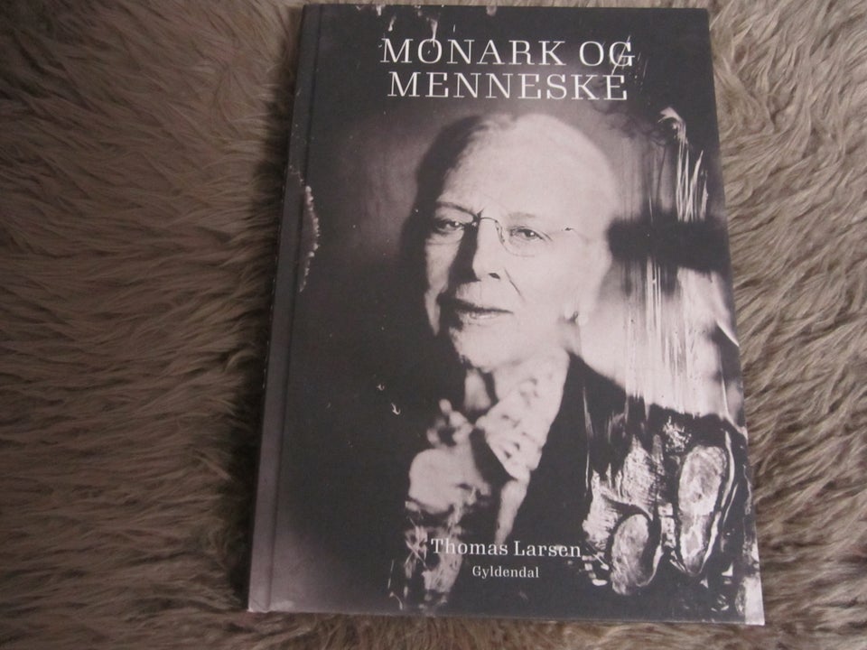 Monark og menneske, Thomas Larsen,