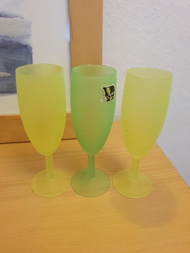 Glas 3 kulørte champagne glas